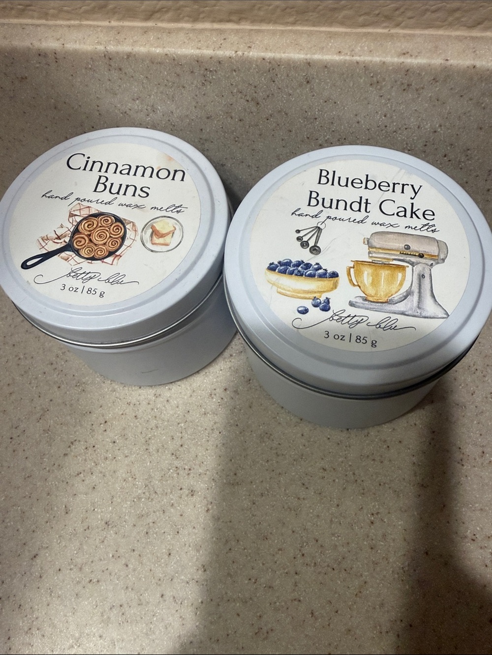 Blueberry Bundt Cake/Cinnamon Buns scented Wax Melts.  Lovely scents!!